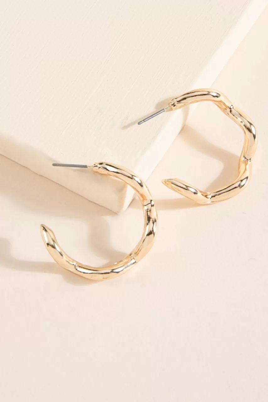 Francesca's Eliana Wavy Basic Hoop Earrings