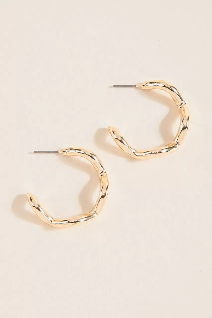 Francesca's Eliana Wavy Basic Hoop Earrings