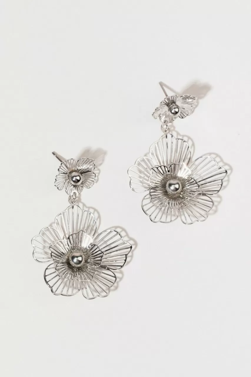 Francesca's Lillia Filigree Flower Earrings