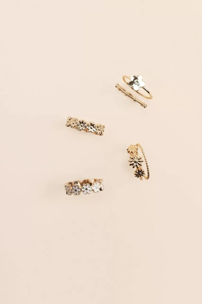 Francesca's Lizzy Flower Ring Set