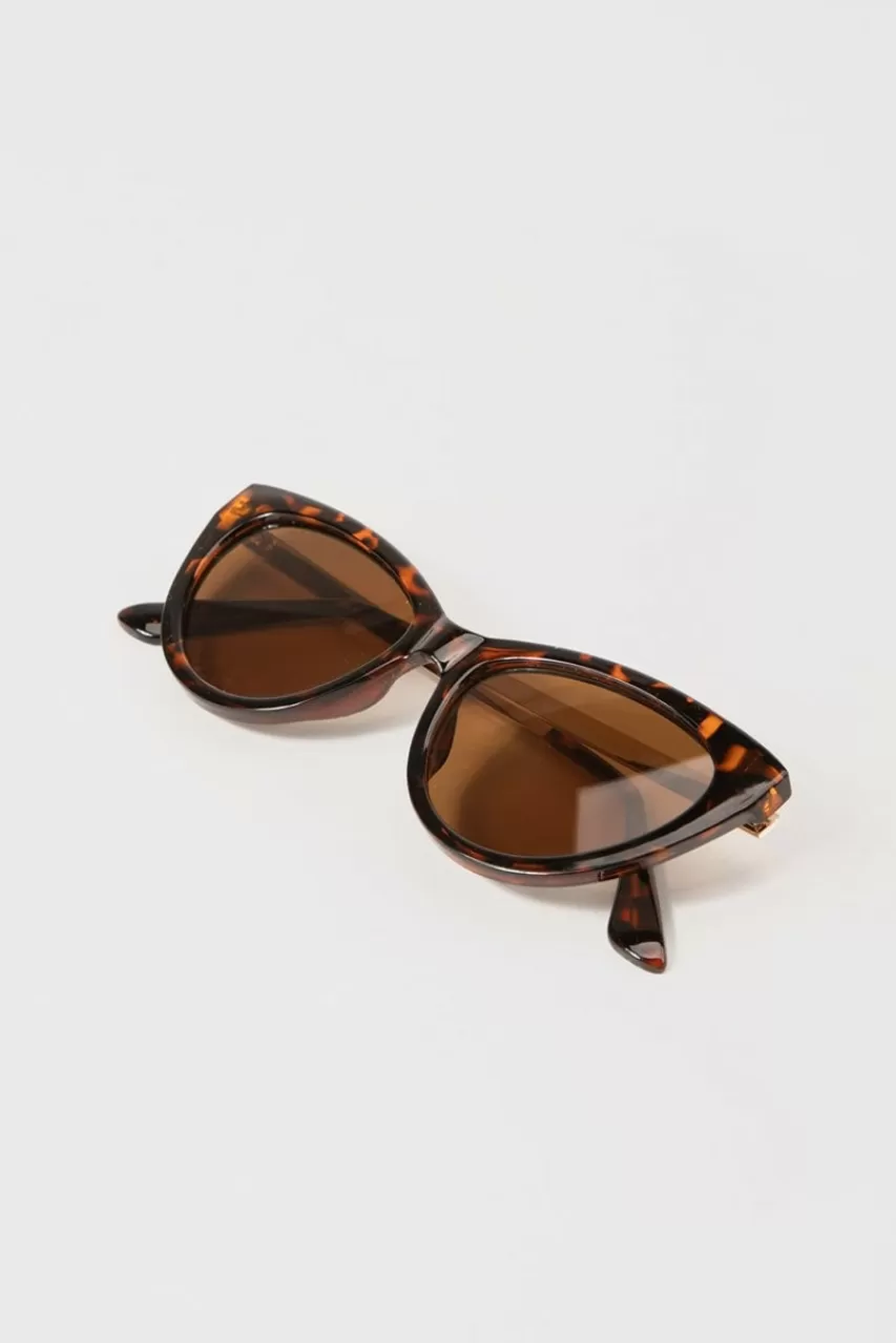 Francesca's Marylin Retro Cat Eye Sunglasses