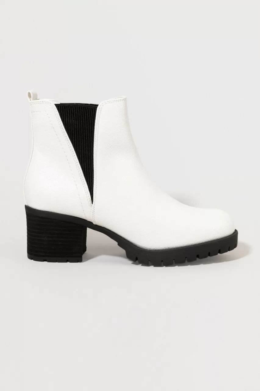 Francesca's Mia Jody Ribbed Chelsea Lug Boots