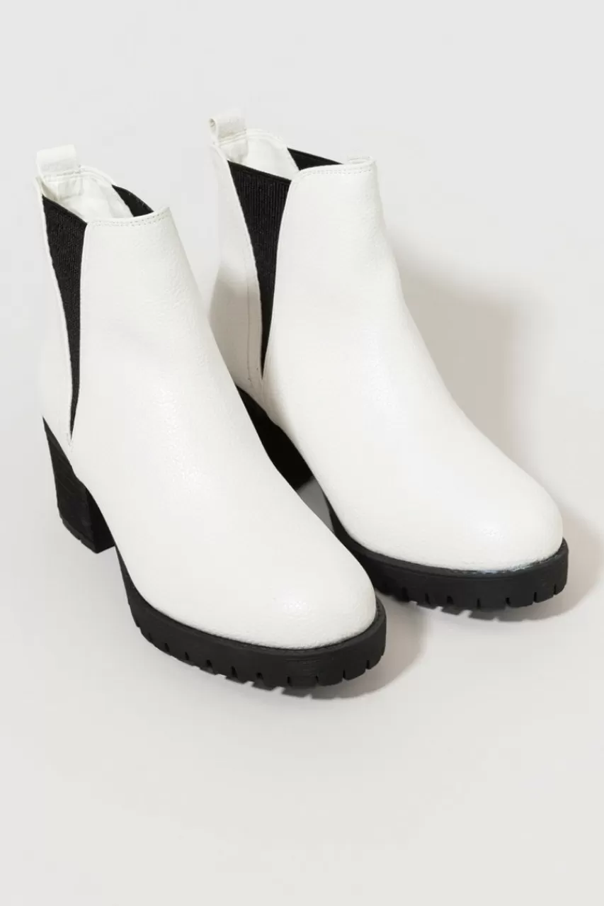 Francesca's Mia Jody Ribbed Chelsea Lug Boots