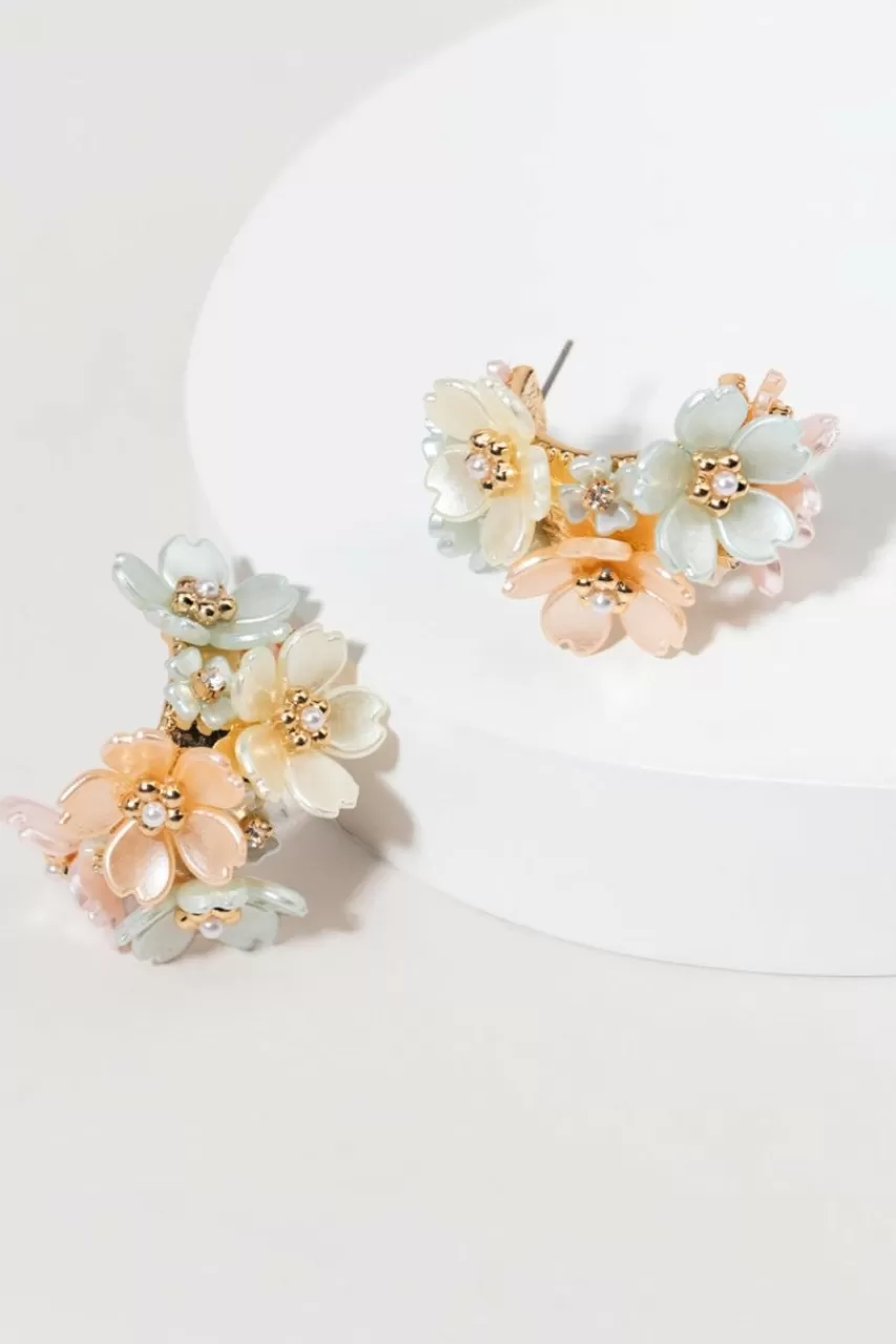 Francesca's Olga Chunky Shell Flower Hoops